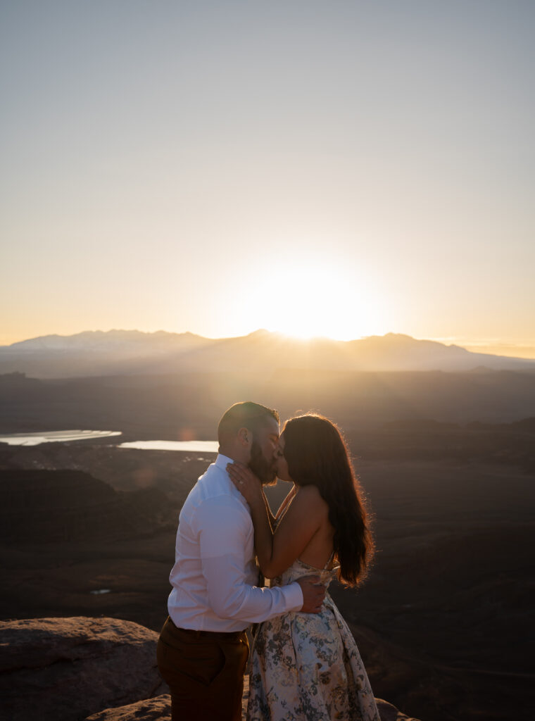 Sunrise elopement at Dead Horse Point in Moab, Utah